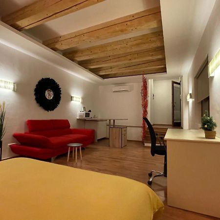 New Workspace Studio Savoya9 Self Check In Old City Center Τιμισοάρα Εξωτερικό φωτογραφία
