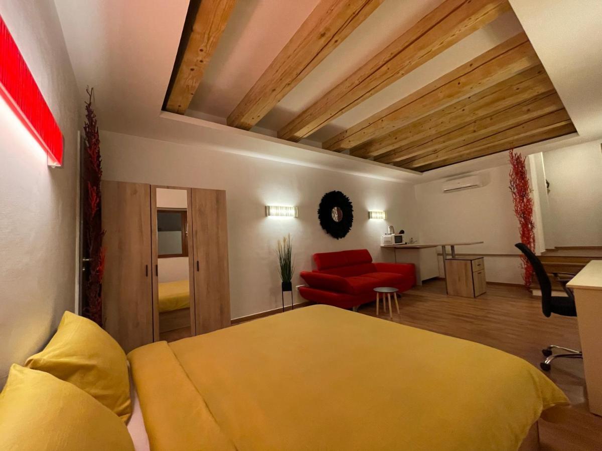 New Workspace Studio Savoya9 Self Check In Old City Center Τιμισοάρα Εξωτερικό φωτογραφία